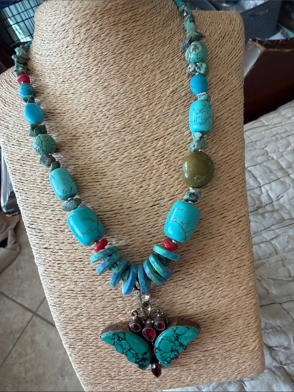 Exquisite turquoise and garnet sterling silver butterfly pendant with turquoise - Picture 2 of 16